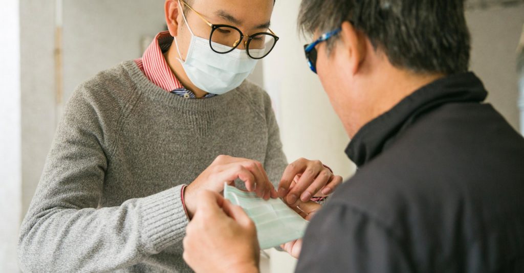 新聞:新冠肺炎】視障義工組隊送口罩　冀助同路人：政府做唔到我哋做
